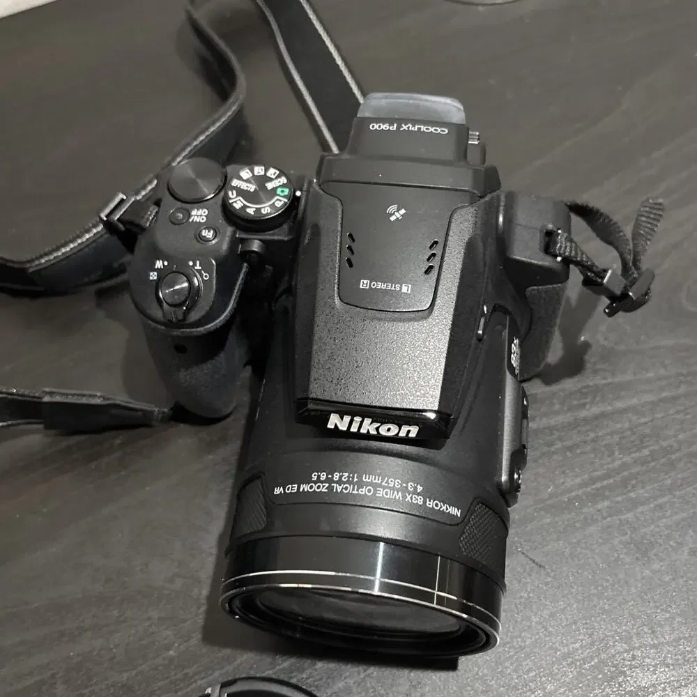Nikon coolpix P900 Digital Camera 16MP 83x Optical Zoom With Bag & Accessories
